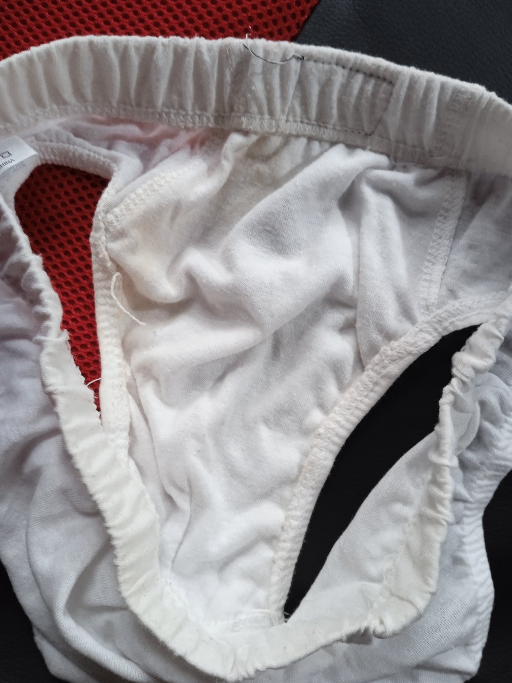 Slip bianchi odorosi – foto 3 di 3