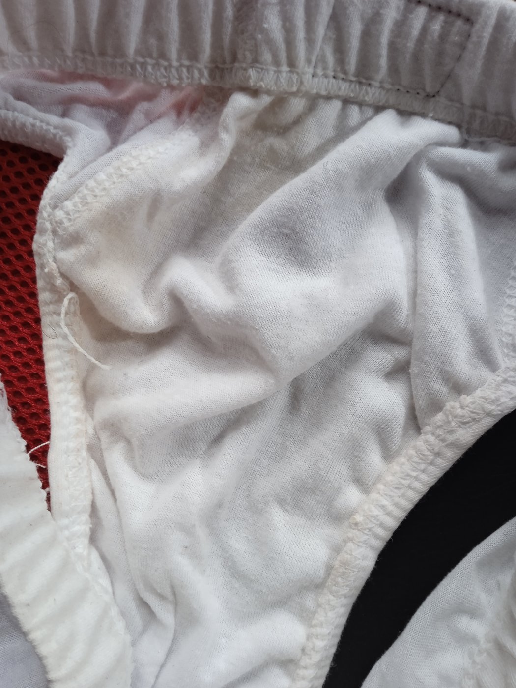 Slip bianchi odorosi – foto 2 di 3