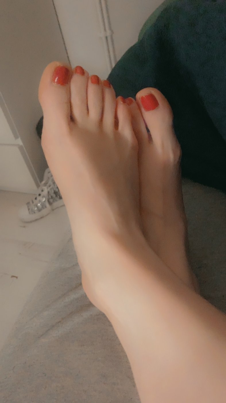 Play with my feet