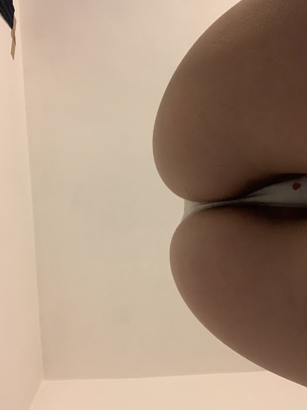 Mutandine usate dell’universitaria – foto 2 di 3