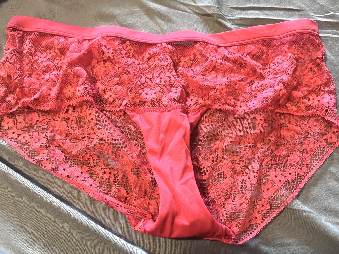 Smelly treat worn 3 days both red & black lace – photo 2 of 2