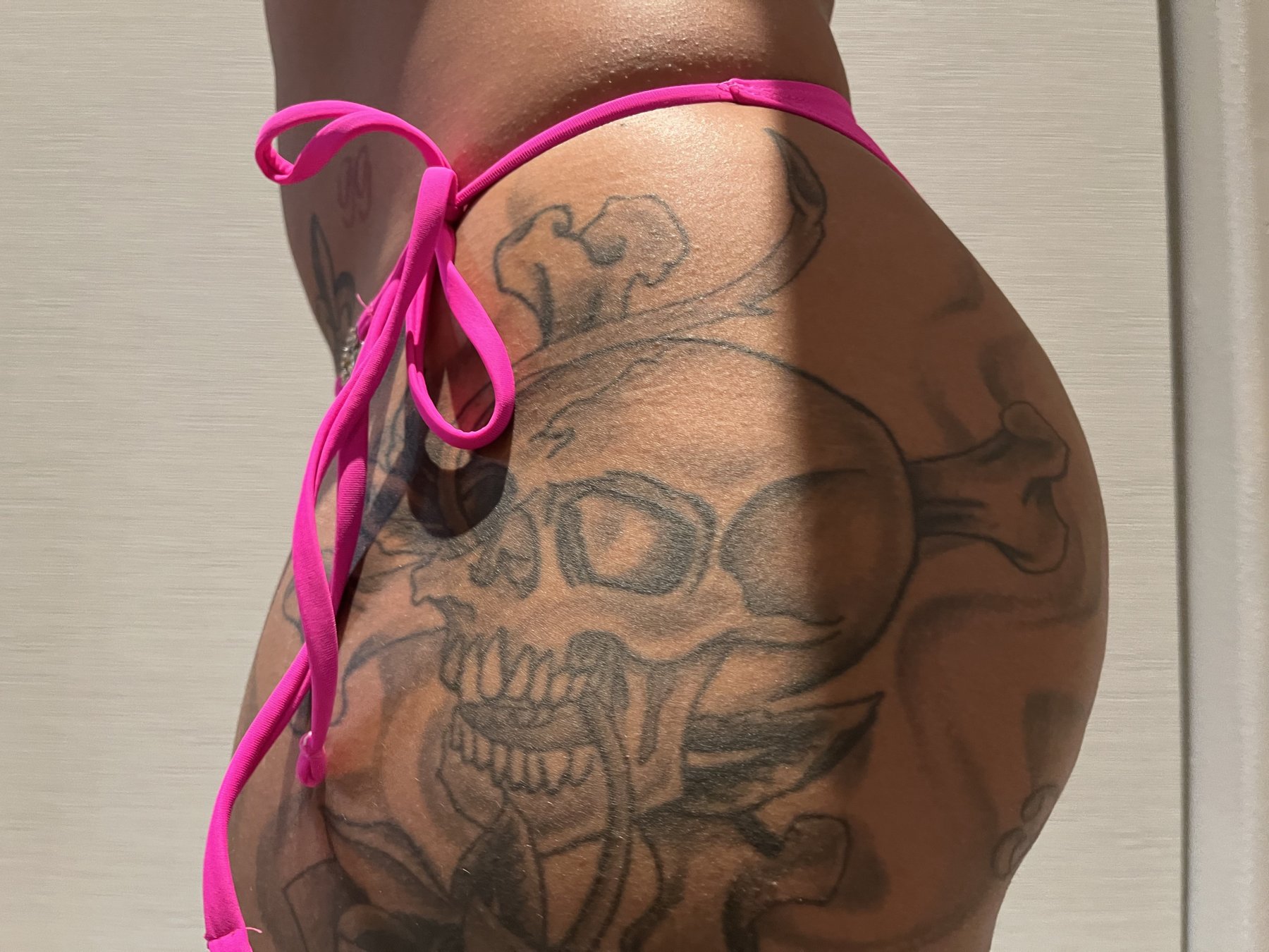 Neon fello – photo 3 of 3
