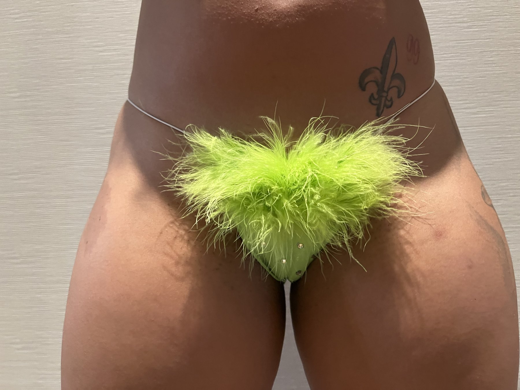 Neon yellow – photo 2 of 2
