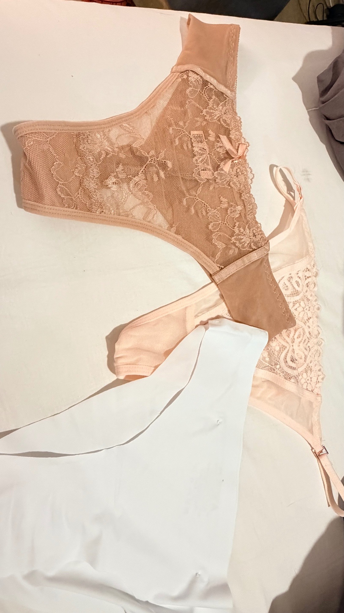 Lote / Lencería delicada de encaje Nude & Blanco