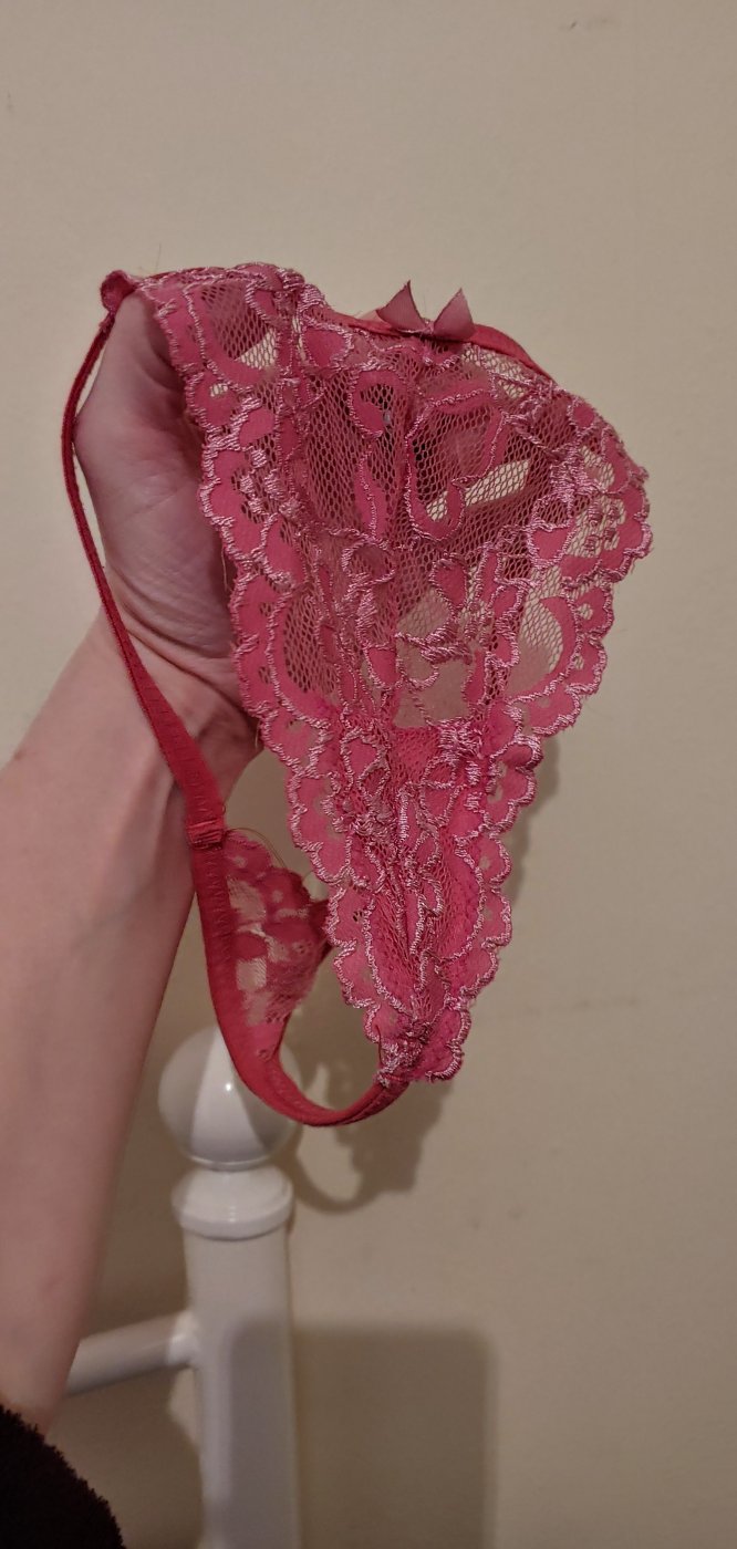 Pretty pink size 6 lacy thong, t…