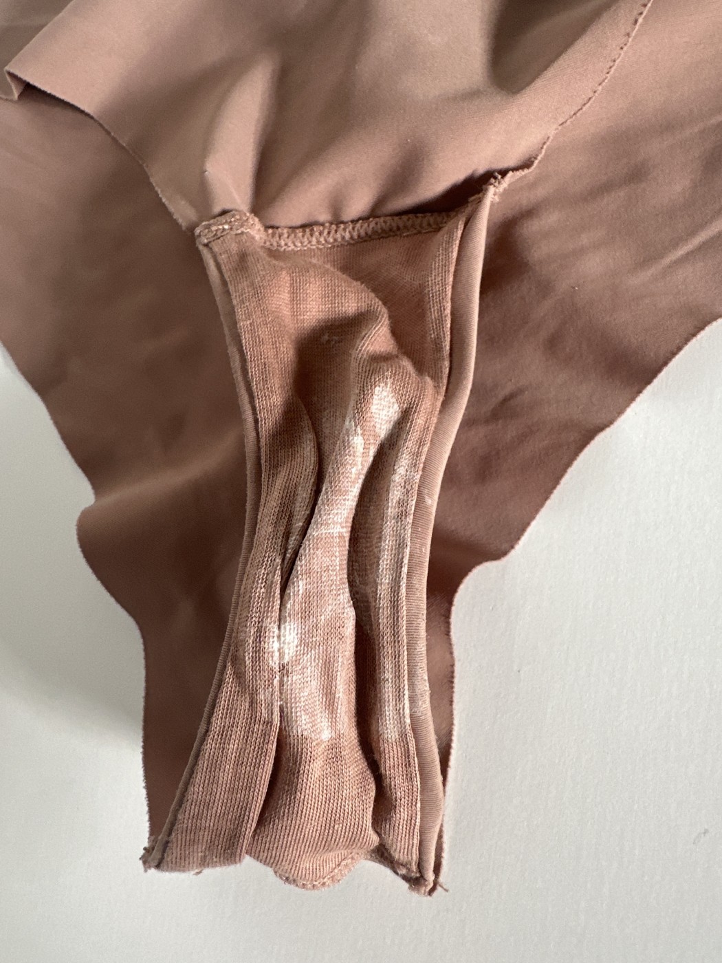 Culotte portée avec trace de Cyprine – photo 3 sur 3
