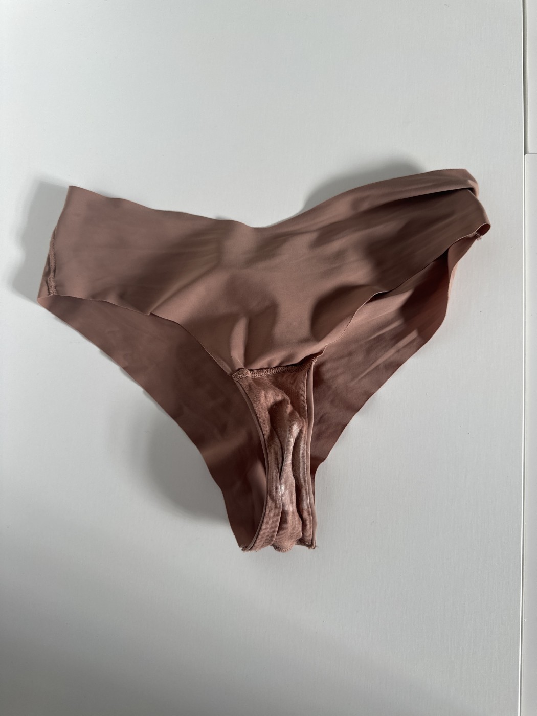 Culotte portée avec trace de Cyprine – photo 2 sur 3