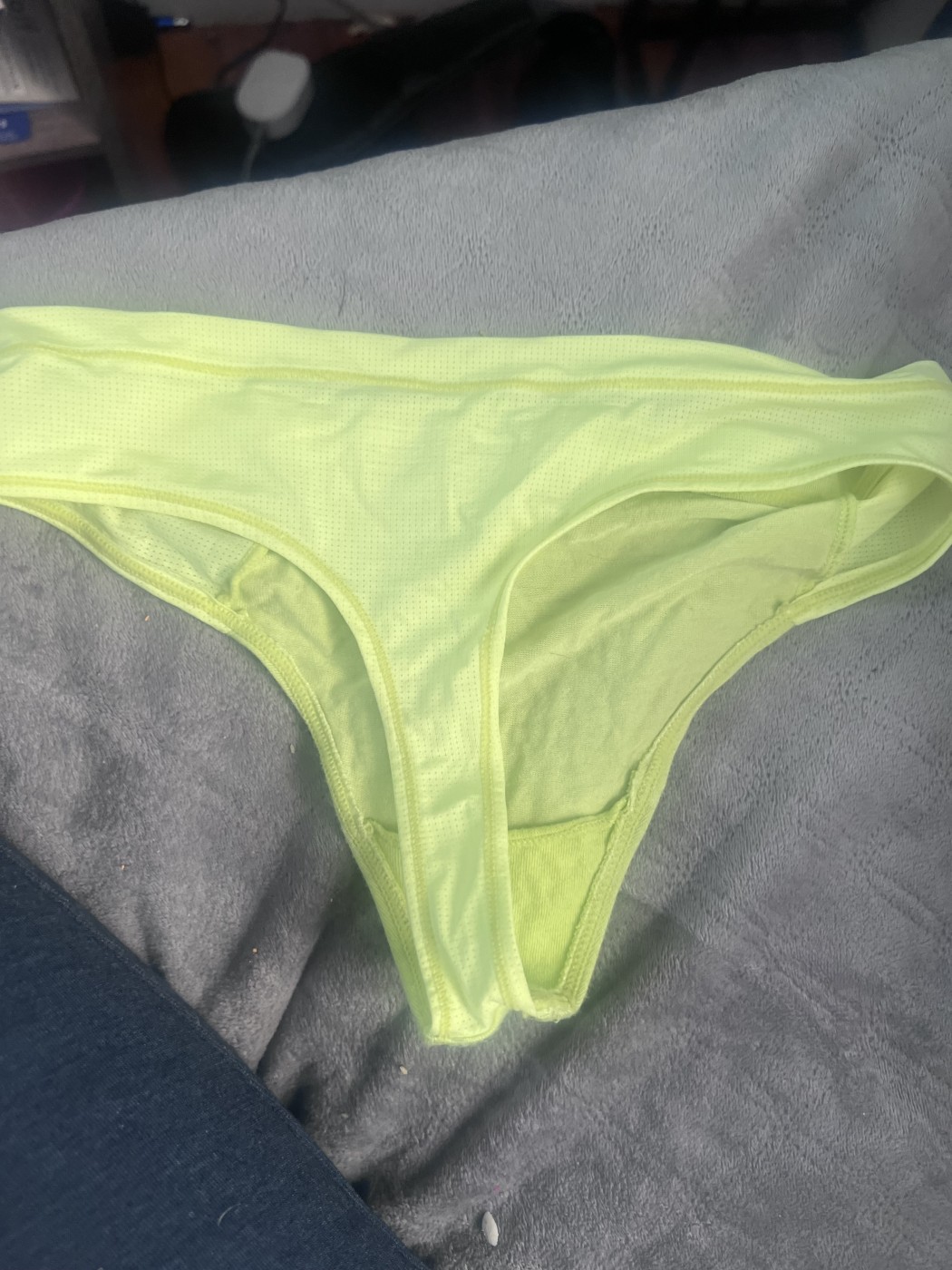 Avia neon yellowish green / small - pending – photo 2 of 3