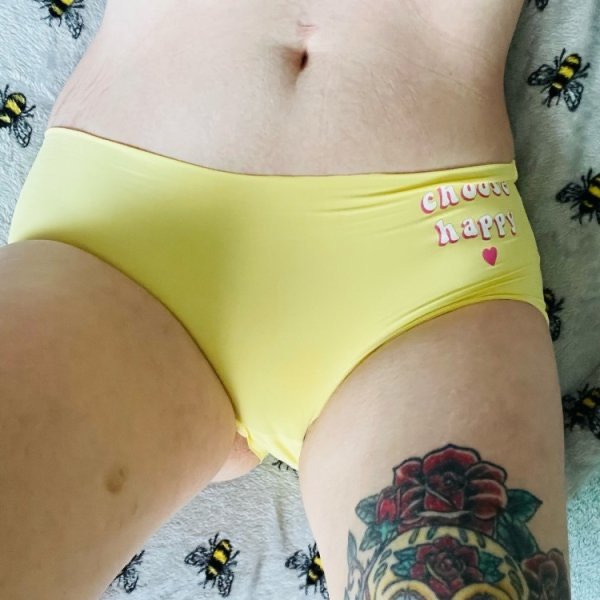 Smooth yellow pants