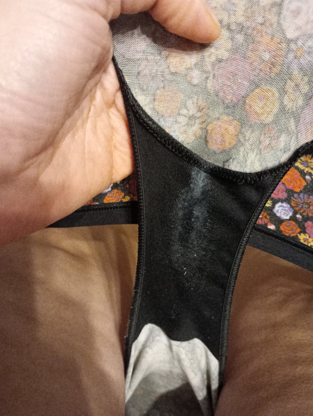 Fan di mutandine usate – foto 2 di 3