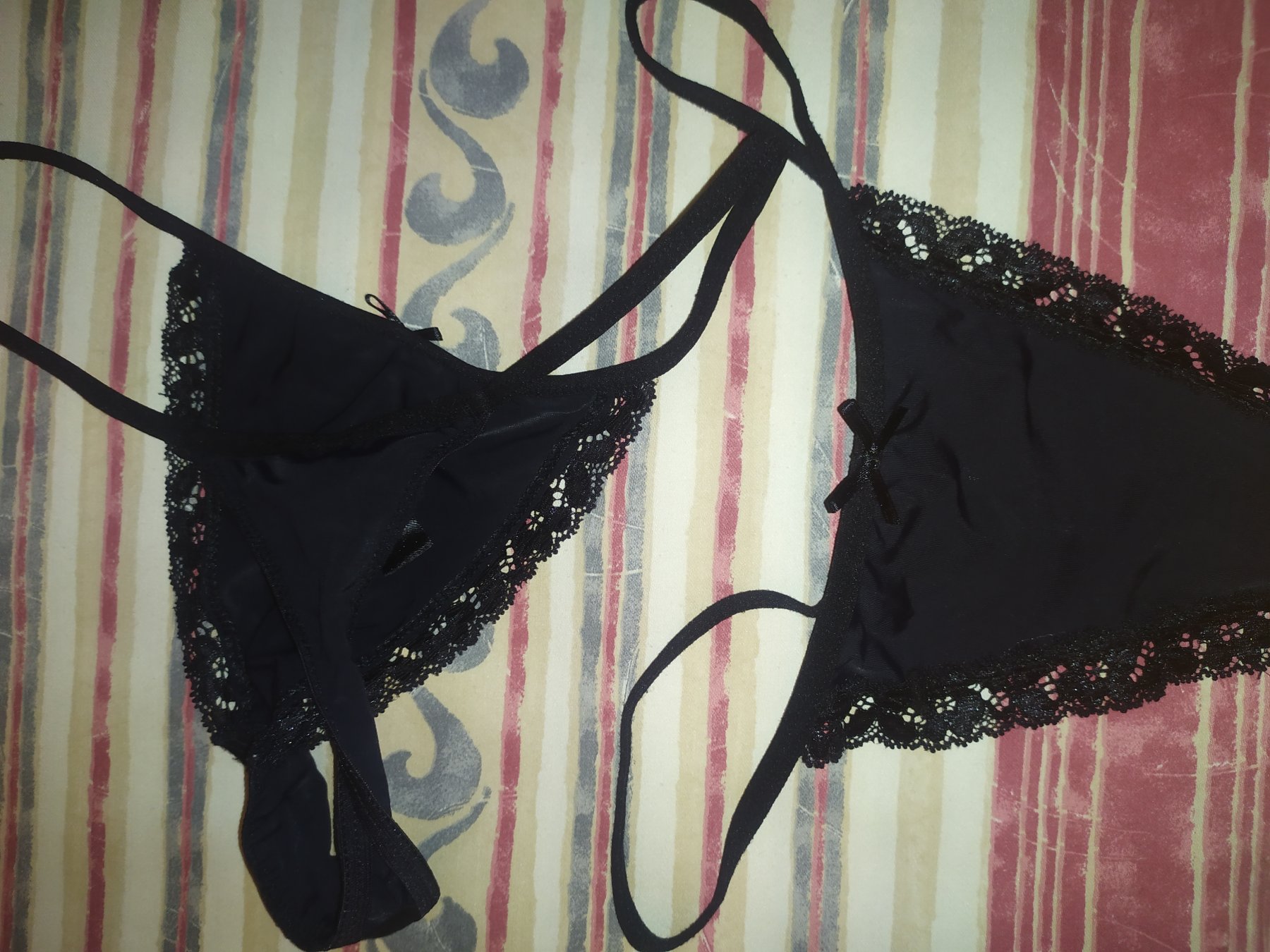 Tanga de hilo negro encaje/licra