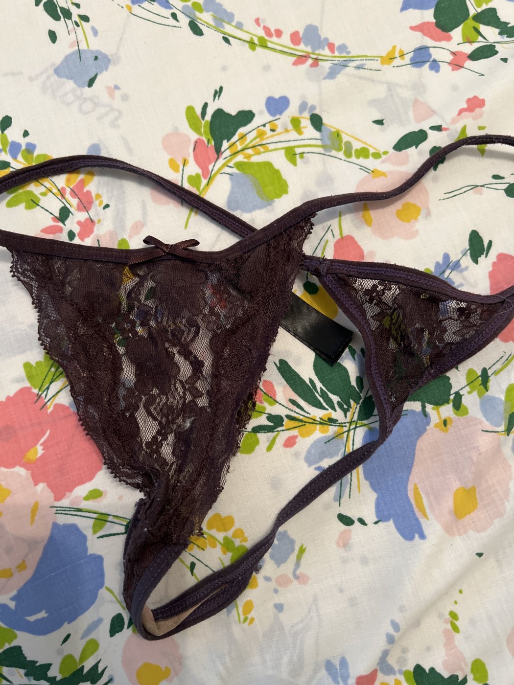 Tanga marrón con transparencias – foto 2 de 3