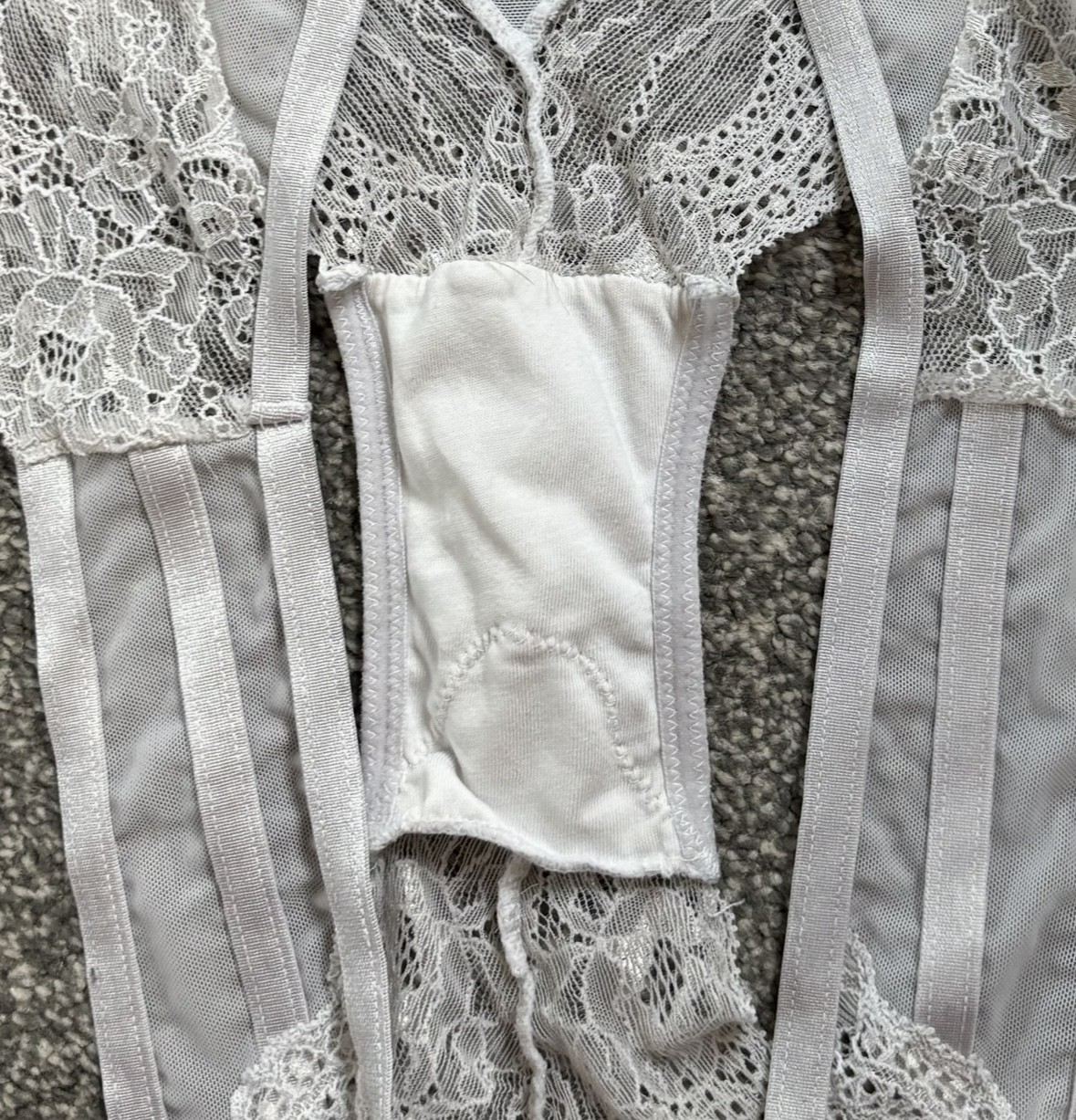 White lace and cotton panties – photo 2 of 2