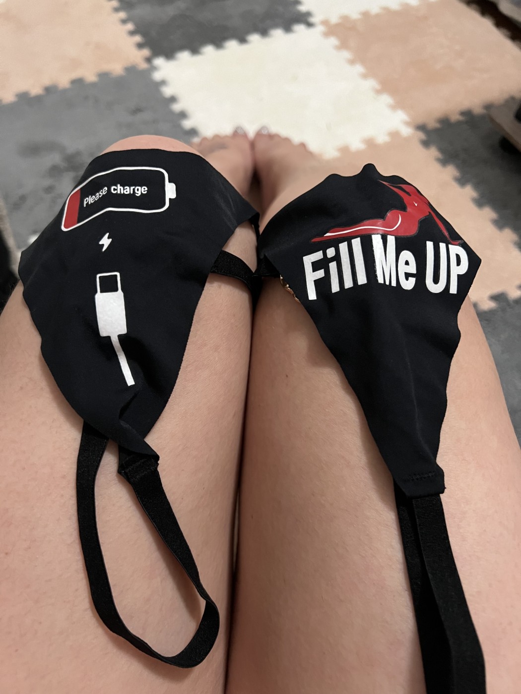 Hermosas tangas en hilo, muy metida en mi ano y con un olor muy fuerte mmmmmmm cómpralas