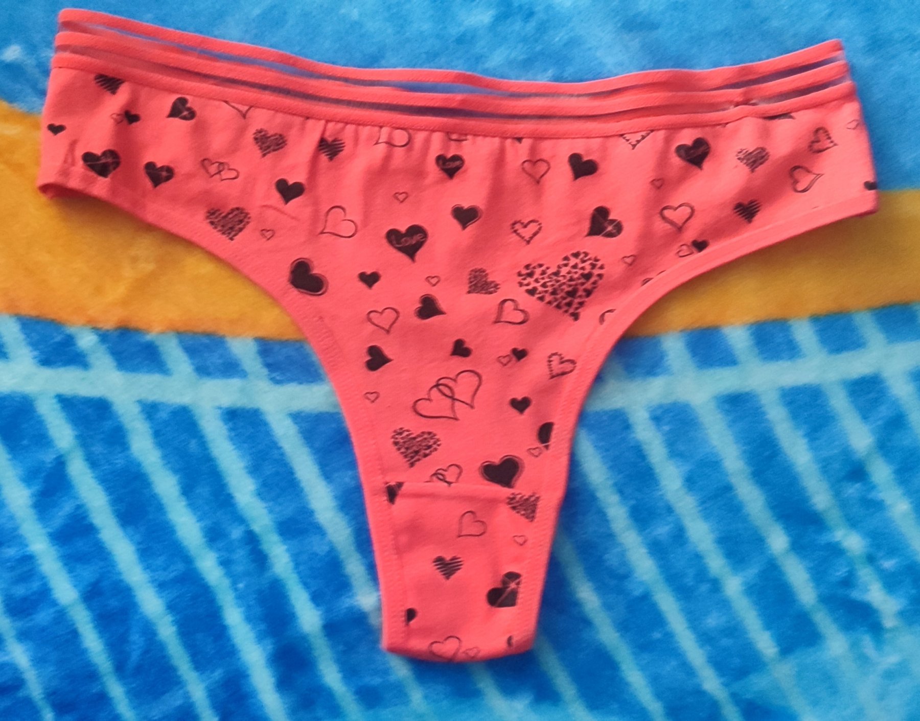 Tanga con figuritas – foto 2 de 2