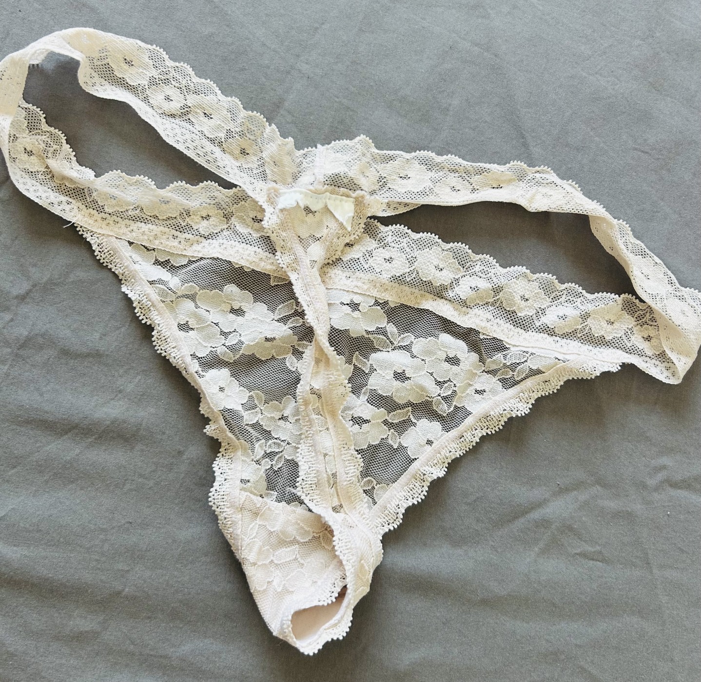 String dentelle – photo 2 sur 2
