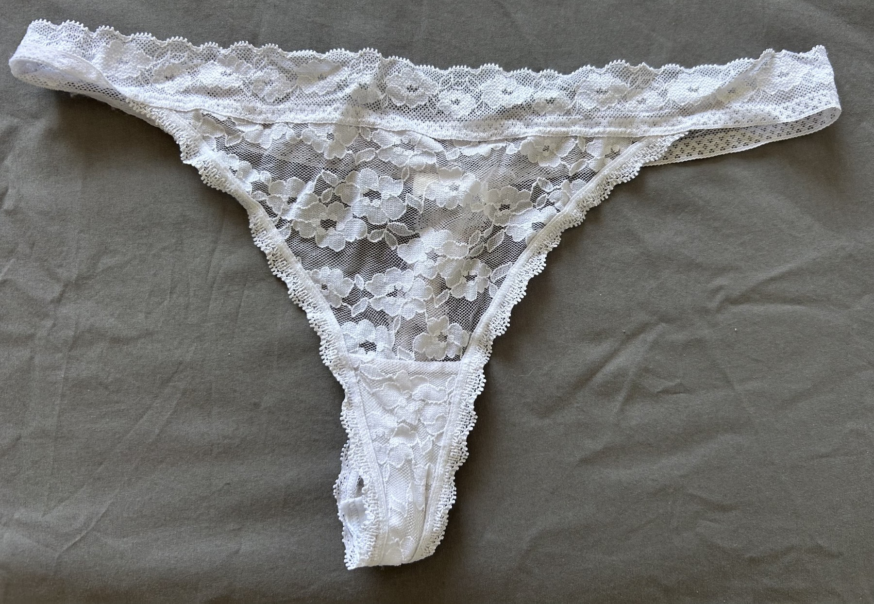 String dentelle