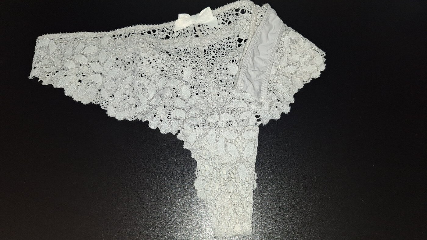 String dentelle blanc