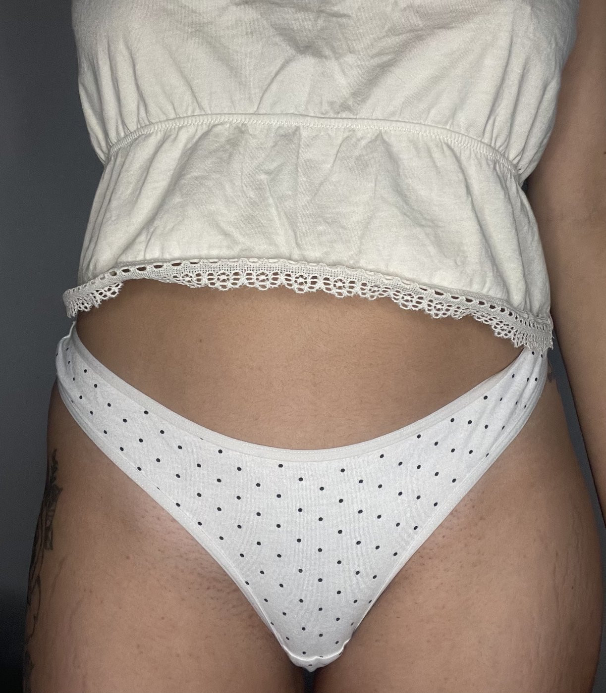 Tanguita blanco con topitos