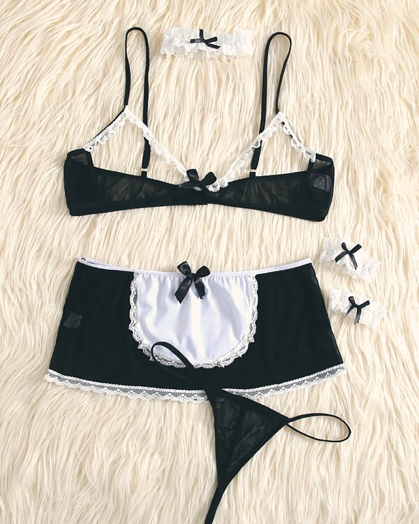 Naughty maid outfit 🖤