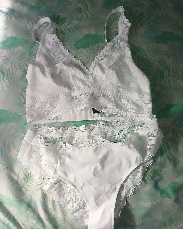 Dainty white set