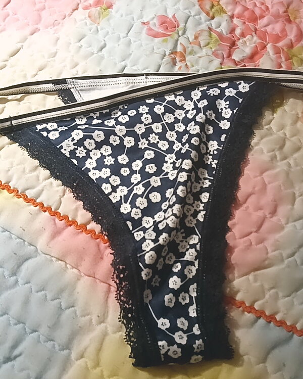 Flower thong