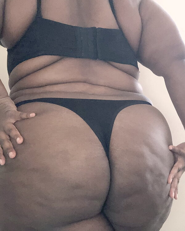 Tiny thong in a juicy booty