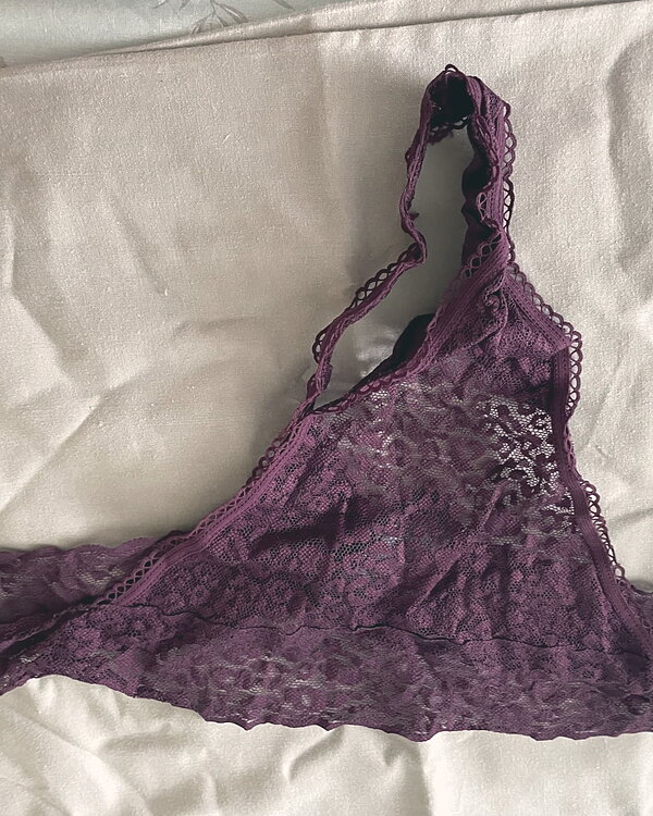 Burgundy lace thong size 18