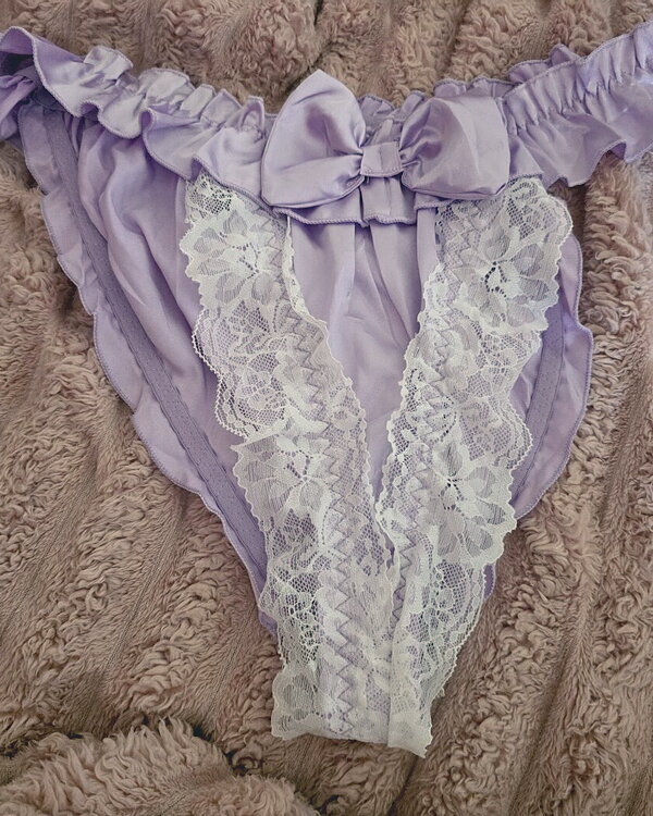 Satin ruffled panty