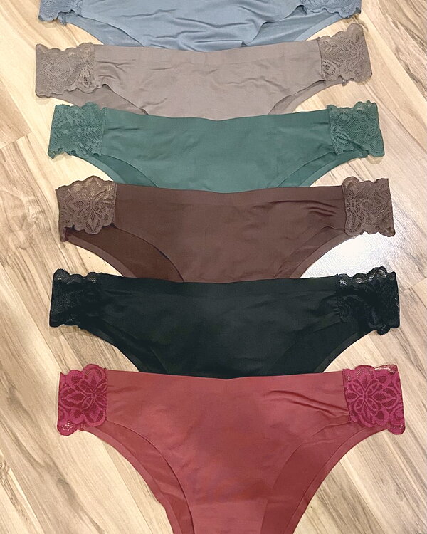 No show with lace insert