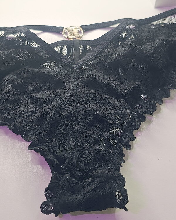 Little black Savage lace cheekie 2 day wear