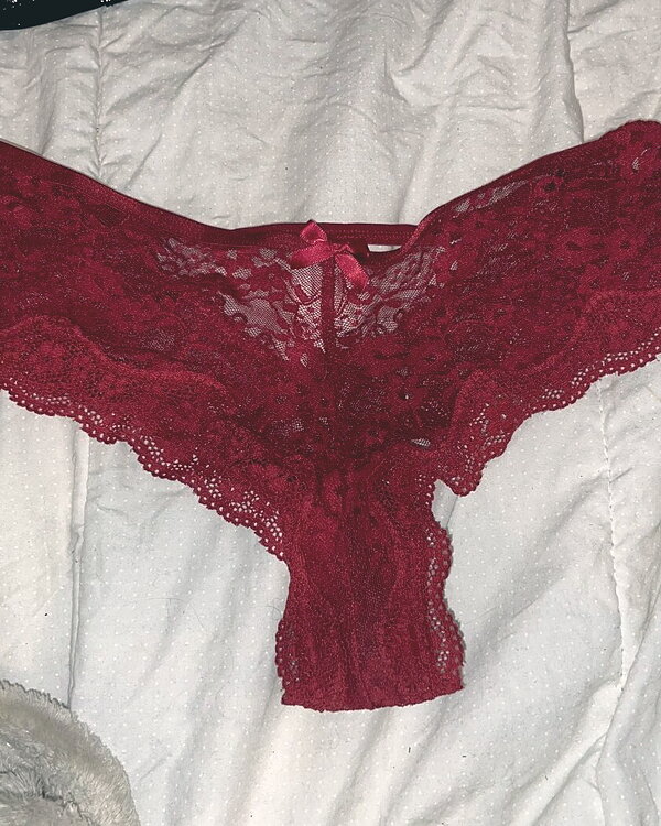 Red lace smelly panty
