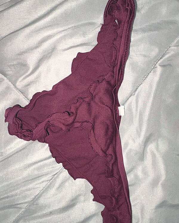 💋 goddess lani’s burgundy ruffle panties 🎀