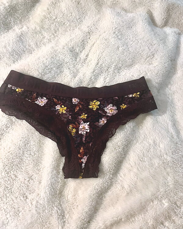 Victoria Secret lace flower 🌸 ass and Kochie eater