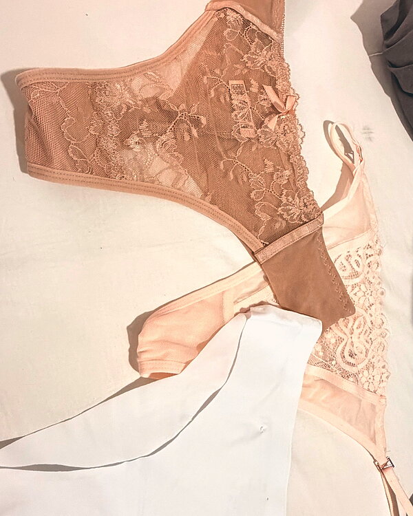 Lote / Lencería delicada de encaje Nude & Blanco 🌸