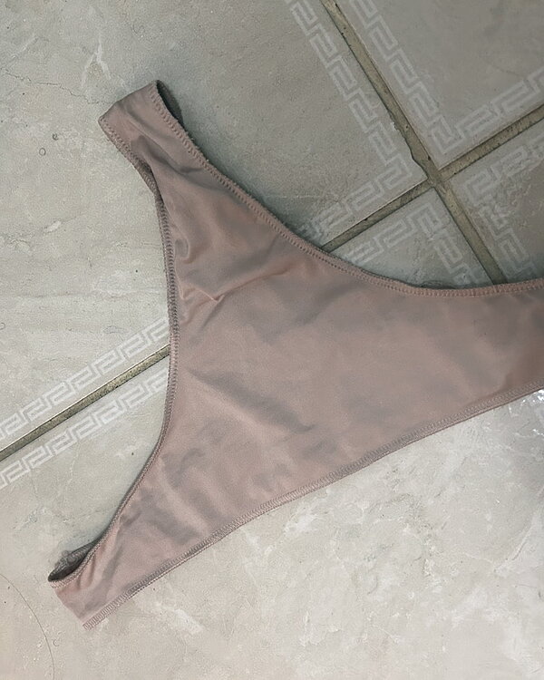 C string thong