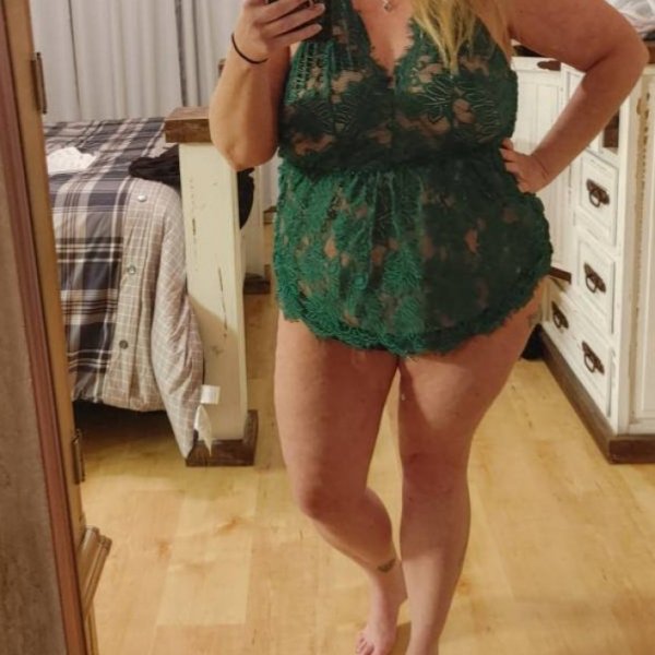 TheCurvyBlonde