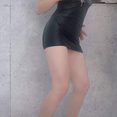 Vestido de vinilo y transparencias – foto 2 de 3