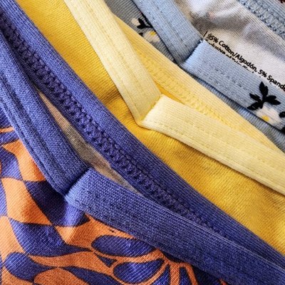 Colorful patterned cotton thongs – photo 3 of 3