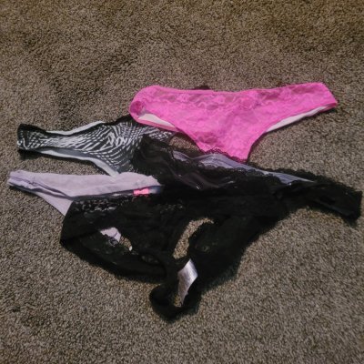 Thongs – photo 2 of 2