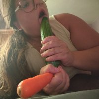 Me foll8 a un pepino y zanahoria