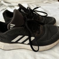 Zapatillas deportivas muy usadas