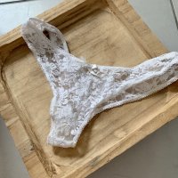 String dentelle blanc