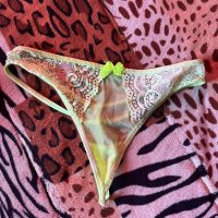 Tanga de encaje verde 🤭