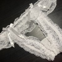 Tanga in pizzo bianco usato dura…