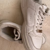 scarpe sporche e puzzolenti