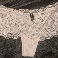 Petite culotte bien trop serrée.&hellip;