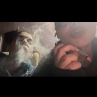 Vídeos de 6:21 min fumando mota …