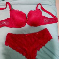 Conjunto rojo encaje