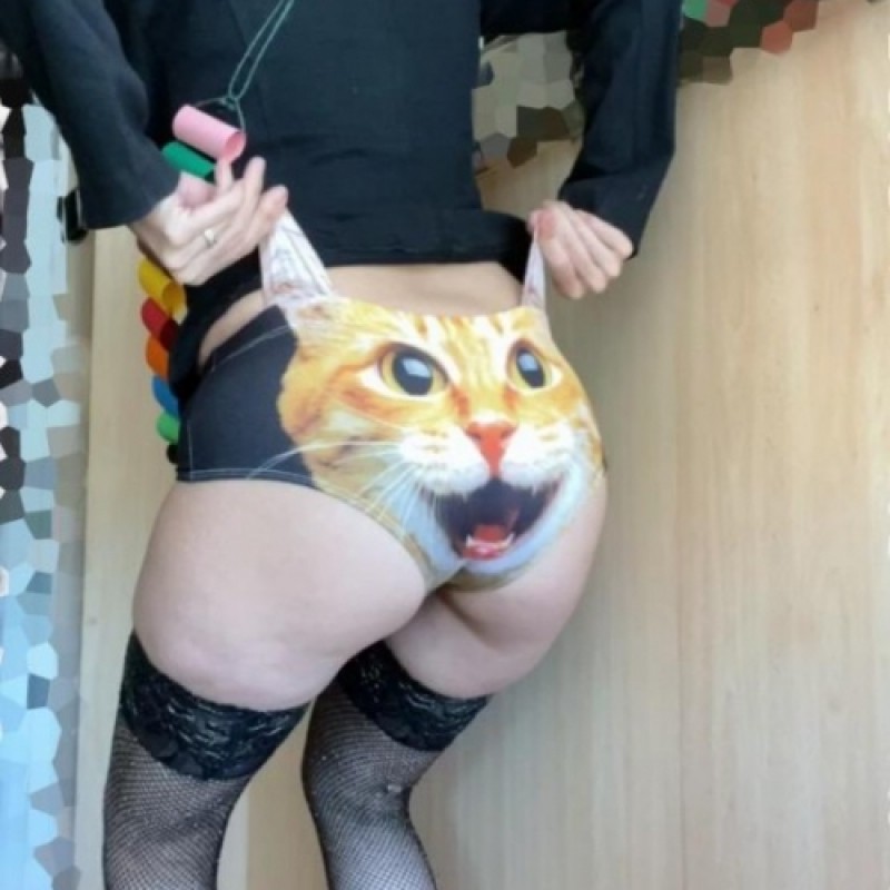 donna_con_mutande_stampa_gatto